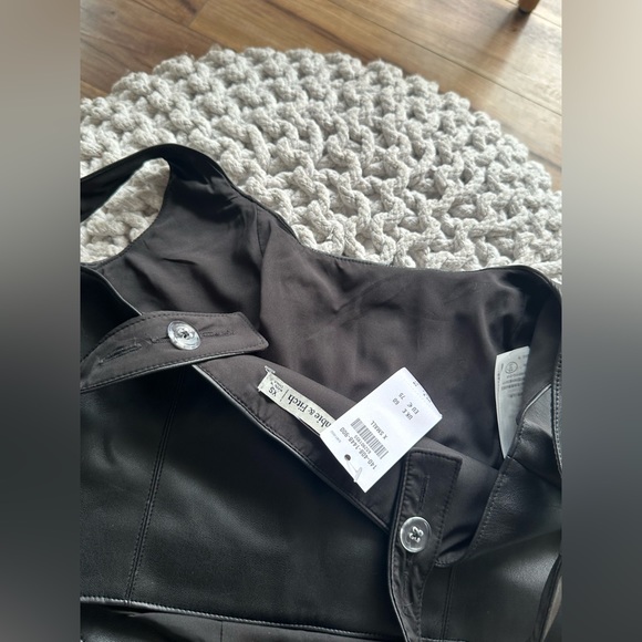 Abercrombie & Fitch Leather Crop - Picture 14 of 16